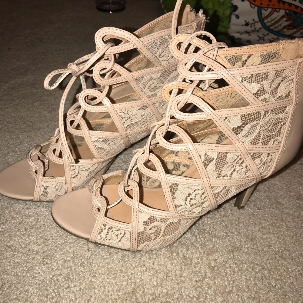 Nude lace heel